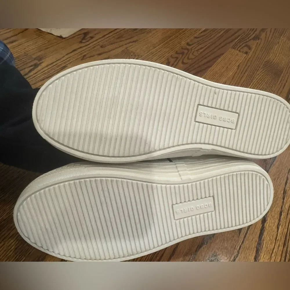 BCBG GIRLS White Large Logo Slip On Sneakers Pearl Details Sz 3 Like New